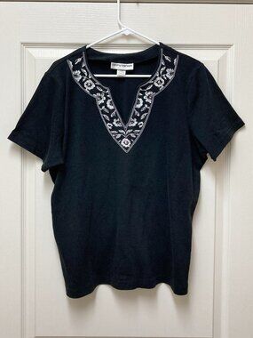 Cathy Daniels Wmns Size XL Black Short Sleeve Shirt w/ V-Neck Floral Embroidered